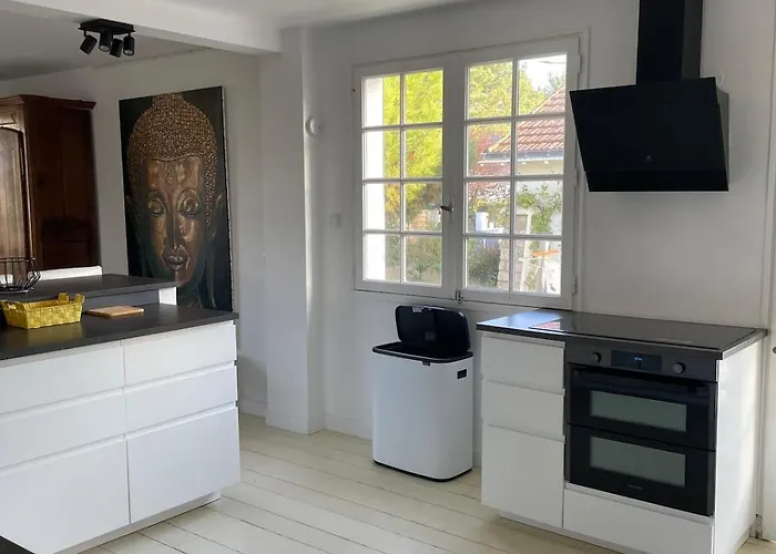 Holiday home Maison 16 Couchages, 10 Min De La